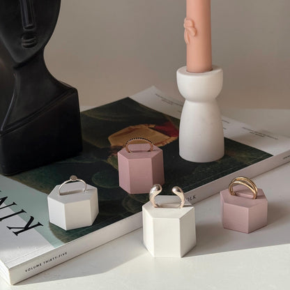 Support de bague minimaliste en Jesmonite : Décoration scandinave
