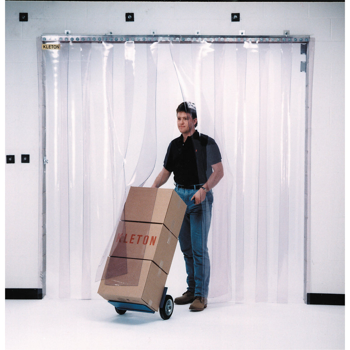 Portes à lanières, Ouverture de porte de 3 m x 3 m, Largeur des lanières de 30 cm, Épaisseur des lanières de 3 mm