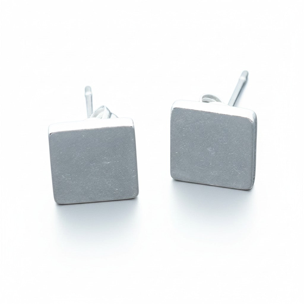 Boucles d'oreilles clous carrées simples en argent