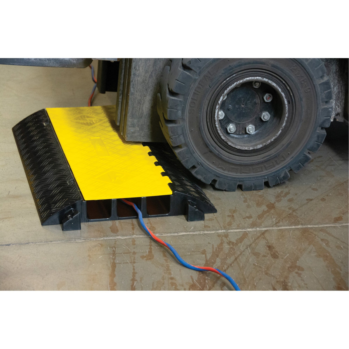 Polyurethane Cable Protector, 3 Channels, 35.43" L x 19.69" W x 3" H