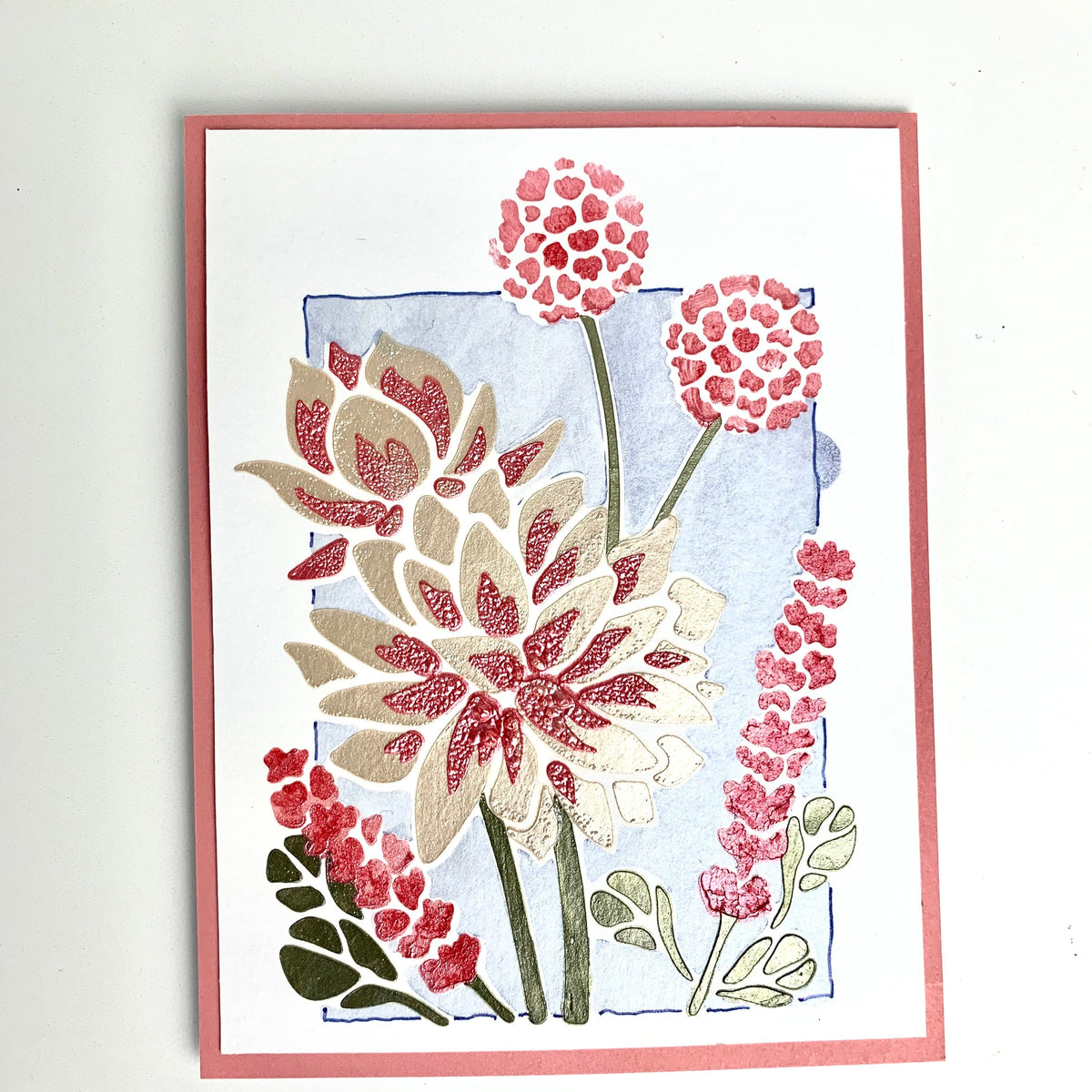 Pochoir multi-couches "Bouquet de lotus" de The Crafters Workshop